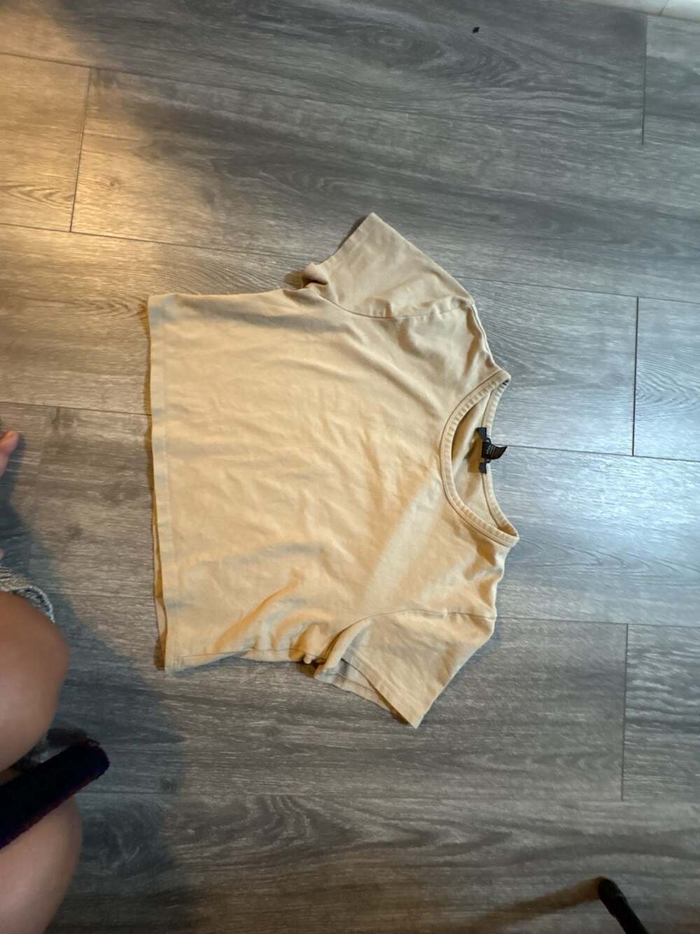 Forever 21 Women's Beige Cropped Crew Neck T-Shirt